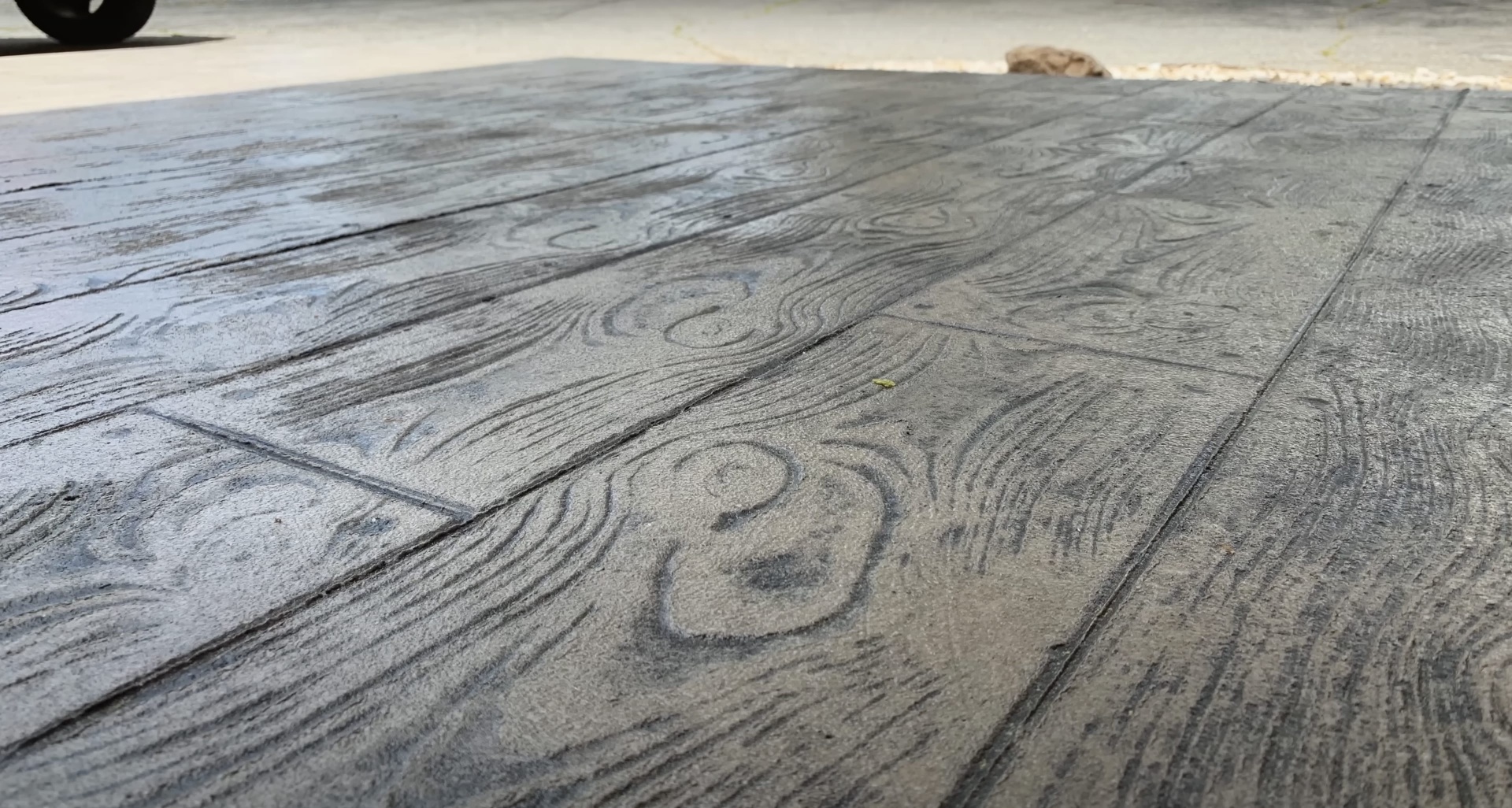 Beautiful stamped concrete with wood grain texture pattern installation Decorative stamped concrete with natural wood grain pattern finish